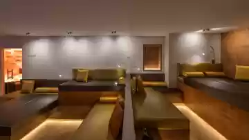 Einladender Ruheraum mit Entspannungs Lounges