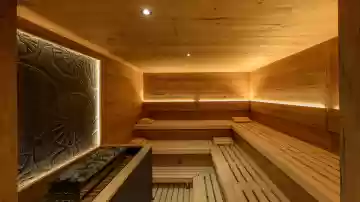 Finnische Sauna mit grosszügigem Liegebereich