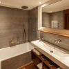 Badezimmer Junior Suite Classic mit Dusche und Etagère